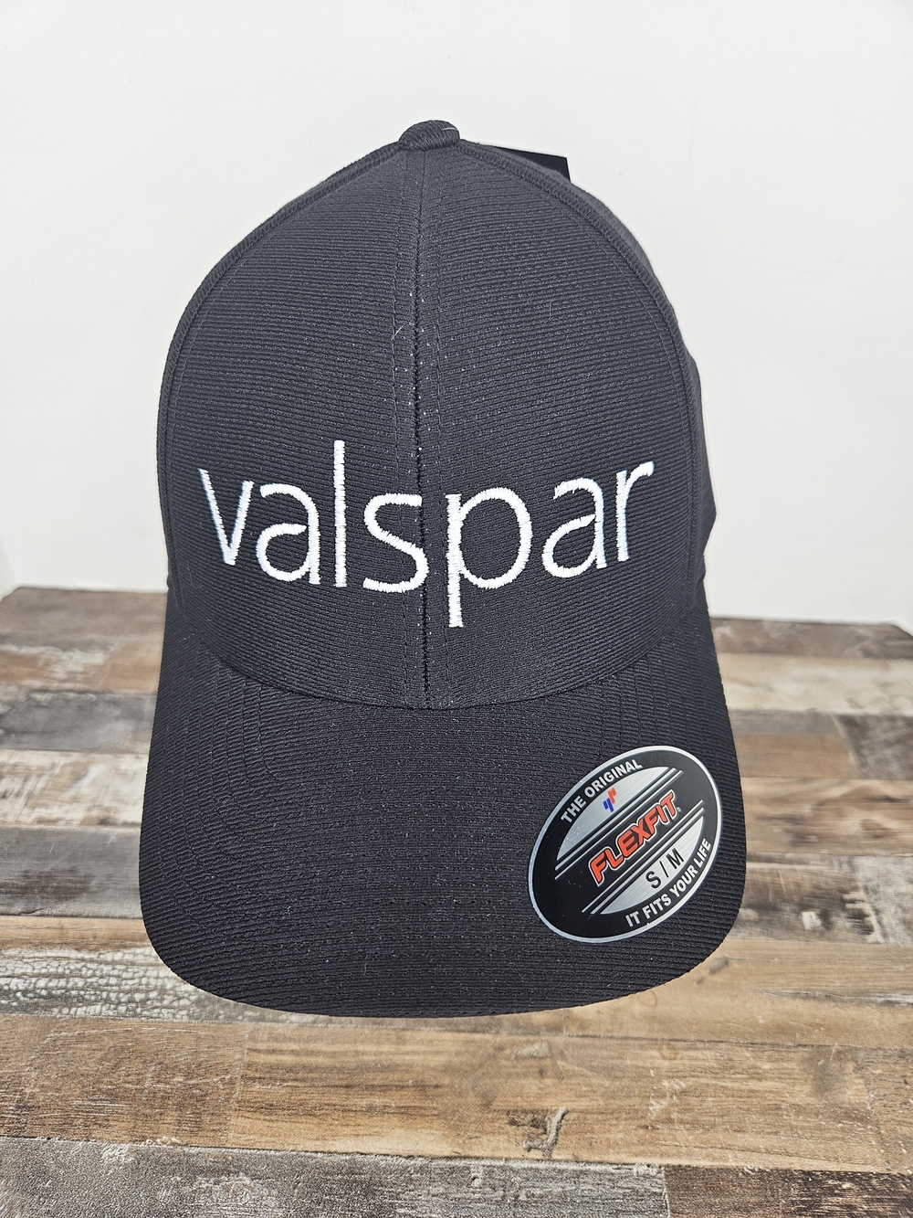 Valspar Golf Hat Levelwear Flexfit S/M Black Stretch Fit Embroidered Logo New.